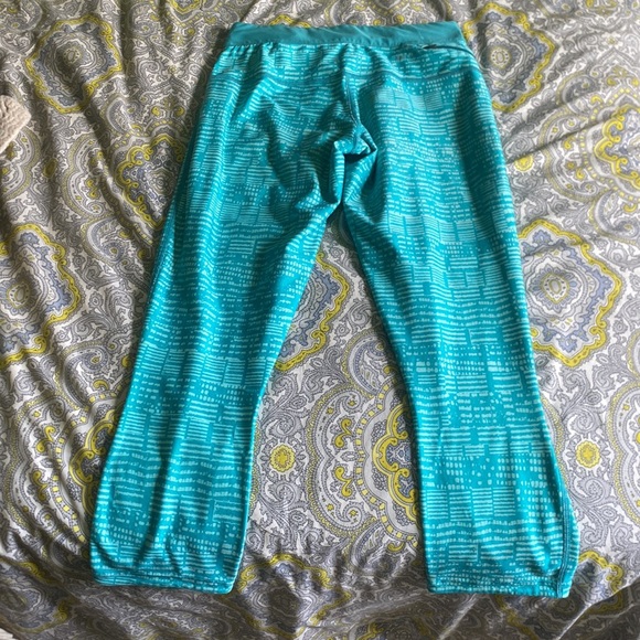 Like new teal Nike dri fit capris - Picture 2 of 4